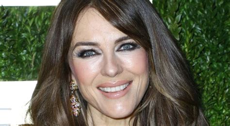 Elizabeth Hurley, 56 ans, prend la pose nue sur Instagram